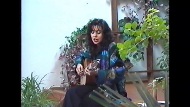 1997г. декабрь. Наталья Нелюбова. Интересный музыкант и автор песен. Норильск, библиотека.
