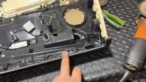 Процесс дооснащения солнцезащитными шторками задних пассажиров BMW f15