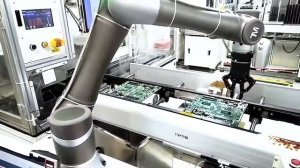 Сборка печатных плат коллаборативным роботом Techman (TM Robot)