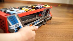 Hot Weels Транспортировщик  Машинка Стреляет автомобилями Blastin' Rig Review of Toys