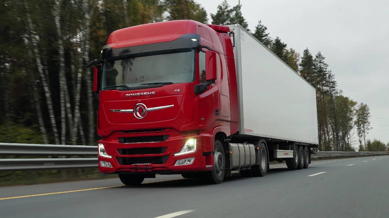 Dongfeng GX и полуприцеп Kassbohrer