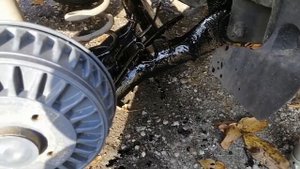 Какой смазкой и как задувать пороги в машине