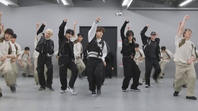 'LALALALA' — Stray Kids Mirrored Dance Practice [4K] смотреть онлайн
