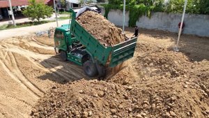 Строительство, засыпка одного из объектов, хорошая съёмка с коптера