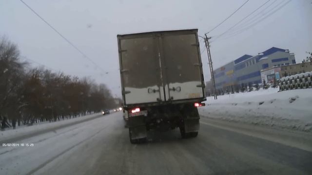 Видеорегистратор GS1000 1920X1080P. Условия записи:пасмурно, идет снег. смотреть онлайн