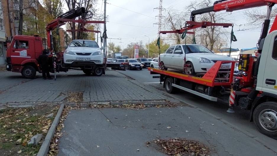 🔥Нежданная эвакуация машин с тротуара на пр. Шолохова, 58. Быдло матершинник хайпует.🔥 смотреть онлайн