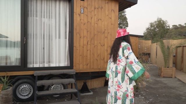 Fethiye'de Tiny House Turu • 10m2 Evde Yaşam смотреть онлайн