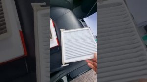 Замена фильтра салона на Toyota Prius 20.