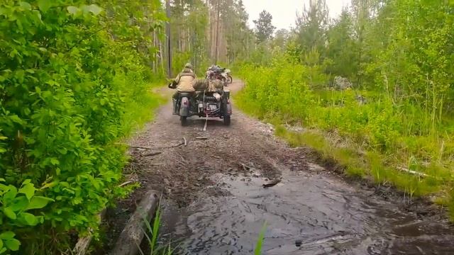 По грязи на мотоциклах Урал Днепр и одиночках эндуро смотреть онлайн