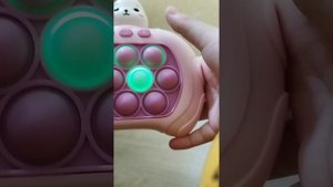 показываю как играть в электронный поп-ит/РИТУЛЬКА