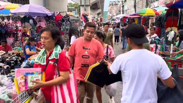 BACLARAN STREET MARKET | Bargain Shopping - Christmas 2023 in Metro Manila, Philippines смотреть онлайн