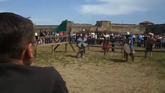 В Белгород-Днестровске на рыцарском турнире. Бой рыцарей.