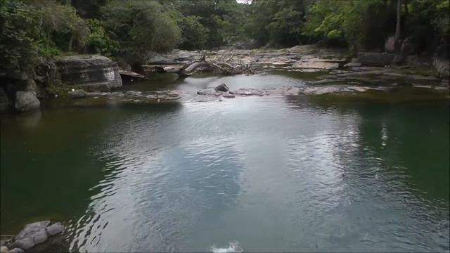 Доминикана: речка Анамуйя.