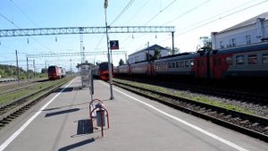 ЭД9М-0181 рейсом Павелец-I-Тульский - Узуново прибывает на станцию Узуново (15.08.2021)