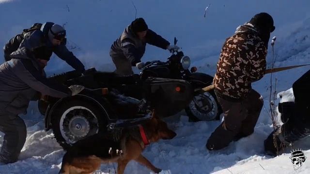 Зимний оффроуд на мотоцикле Урал / Днепр, дорога жизни . смотреть онлайн