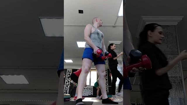 Приседания с гантелями. Гантели. #fitness #fitnessmotivation #motivation #sports #cardio #спорт смотреть онлайн