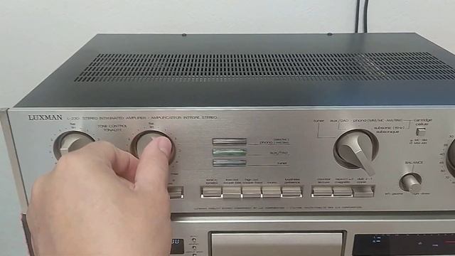 Luxman L230 Простой , но прекрасно звучащий усилитель.