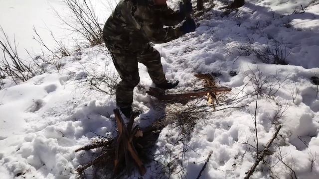 ДАЛЕКО В ТАЙГЕ / НА РЕКЕ  / ХАРИУС / СОБРАЛИ КАМЕННОЕ МАСЛО ..