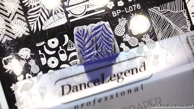 Summer nail design with light-reflecting particles / Летний дизайн со светоотражающими частицами смотреть онлайн