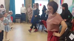 Флешмоб с мамами "Если хочешь научиться танцевать"