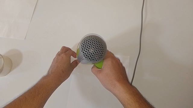 Как безопасно оторвать скотч от бумаги