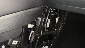 Tesla Model 3: замена воздушного фильтра салона и тонкости очистки воздуха