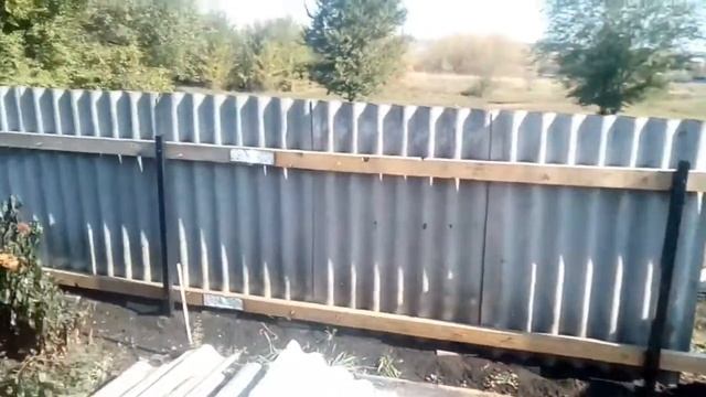 Забор из шифера в одного что вышло смотрите