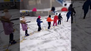 Зимние забавы на лыжах