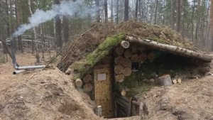 ЗЕМЛЯНКУ ЗАХВАТИЛИ МЫШИ 🐁 СДЕЛАЛ РАКОВИНУ ИЗ СТАРОГО ДЕРЕВА 🪵 СУП «ТРИ БАНКИ» 🍲 КОЗЫРЁК ИЗ МХА ☘️