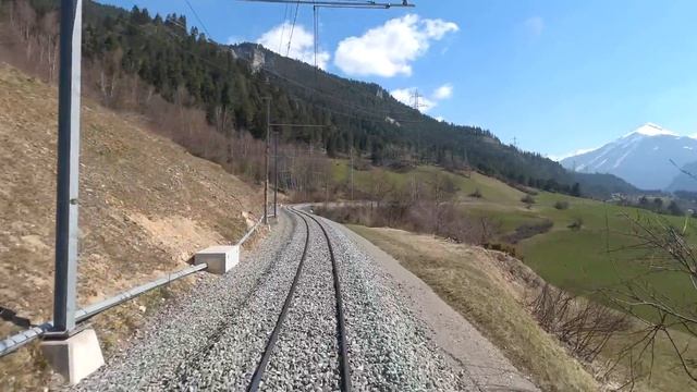 Путешествие на поезде Кур - Альбулабан - Самедан [04.2021] смотреть онлайн