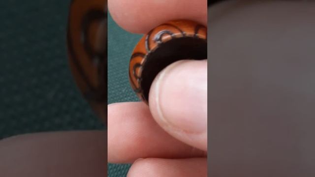 Деревянная пуговица ссср лакированная черная с узором по краю Обзор коллекции филобутонистика смотреть онлайн