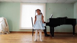 ДМШИ N7 г.Минска Сидельникова Александра."Как лечили бегемота",слова Е.Ружнцева,музыка М. Матвеева.