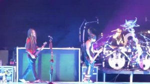 Korn - Falling Away from Me - Live 11-2-14