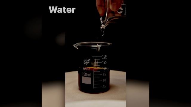 Betadine + chlorine !!! The reaction looks like magic #chemistry #betadine (iodine) смотреть онлайн