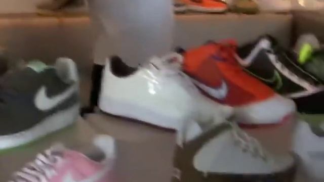 HeatSeekersKrew attend Sneaker Friends 2010 Pt. 2 - Kix Tables Taking Shape... смотреть онлайн