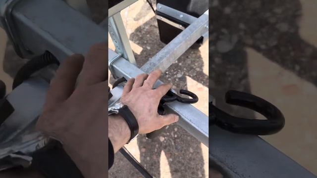 Крепление автоматических стяжных ремней на лодочный прицеп смотреть онлайн