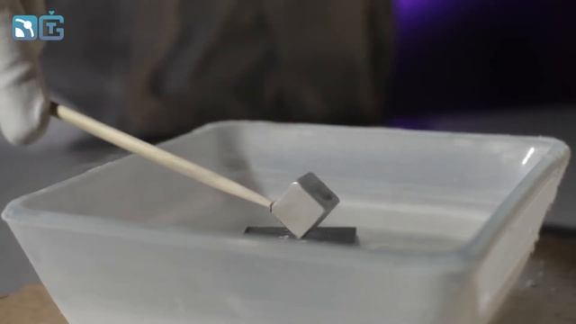 СВЕРХПРОВОДНИК   опыт с жидким азотом и левитацией магнита 1080p
