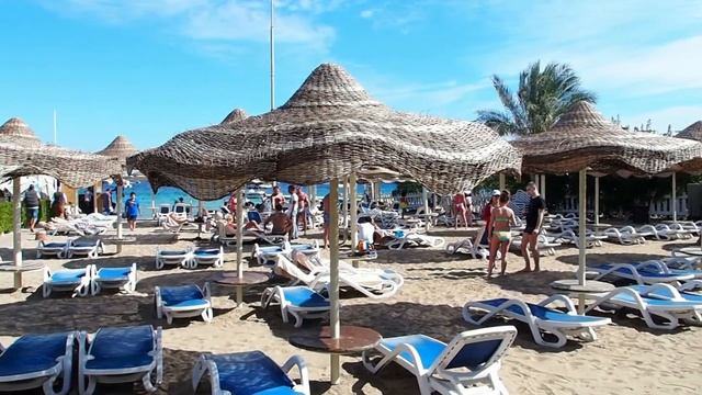 Relaxing at the Tropitel Naama Bay Hotel