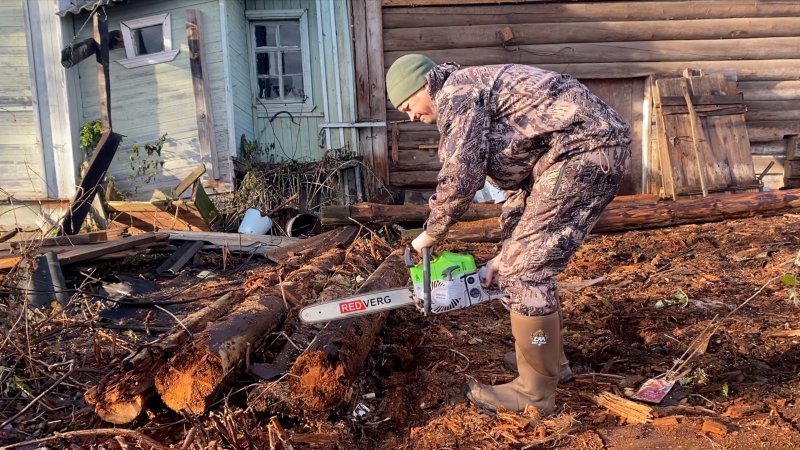 Один строю дом в деревне