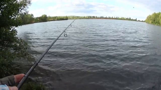 Со спиннингом за окунем. Сложные условия, посивная рыба но я наловил рыбки. Окунь в июле на карьере смотреть онлайн