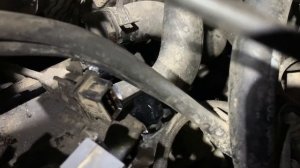 Течь антифриза Kia Magentis 2.0 бензин. Замена корпуса термостата.