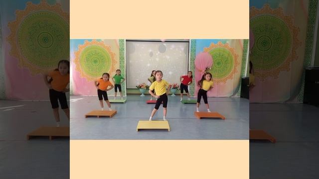 Подготовительная гр. «Ньургуһун" "Сарсыардааҥҥы сэрээккэ" Амгинский улус с. Амга МБДОУ "Хатыҥчаан" смотреть онлайн