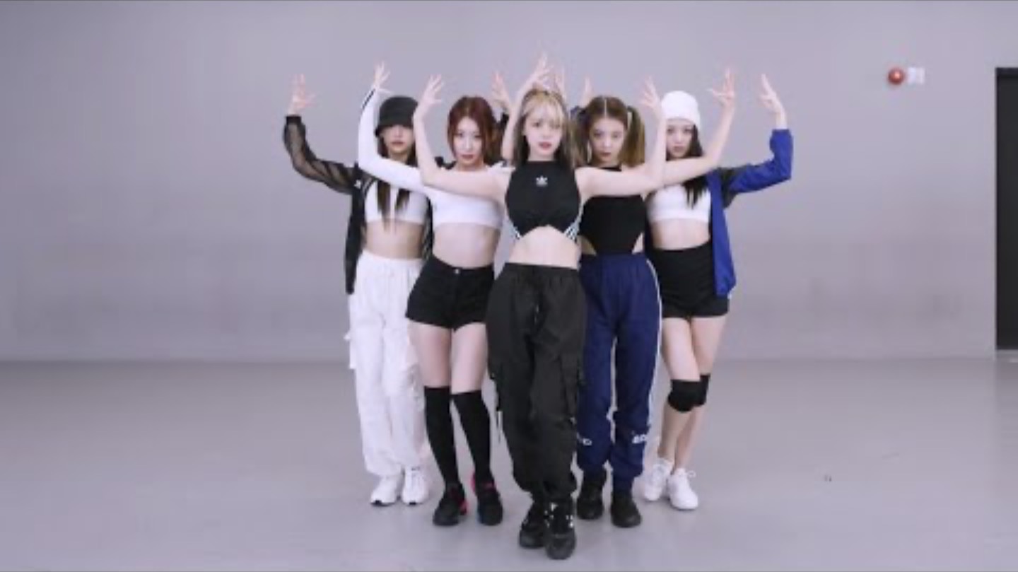 ITZY - LOCO dance practice mirrored