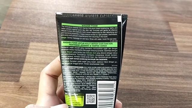 Garnier men acno fight face wash  face wash for pimples Cosmetic facts