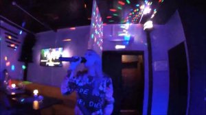 девушка офигенно поёт evenesens