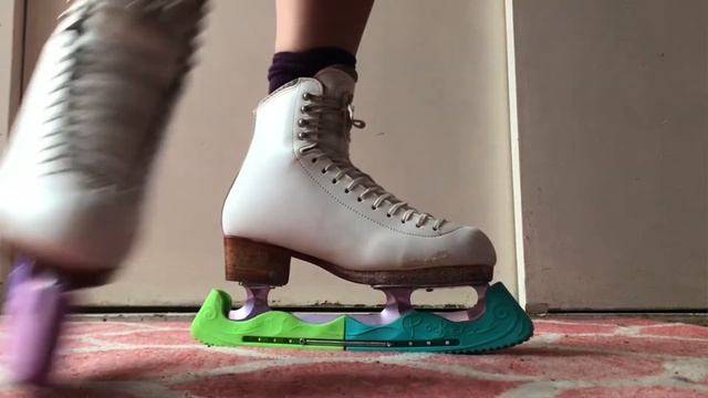 Cómo aflojar tus patines nuevos para patinaje artístico sobre hielo [Patinaje sobre hielo] смотреть онлайн