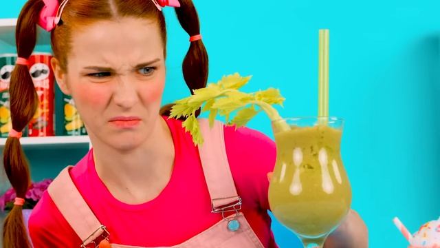 Кулинарный Челлендж: Уэнсдей Против Бабушки | Смешные Ситуации с Едой от 4Teen Challenge смотреть онлайн