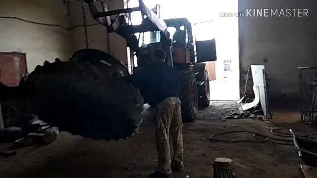 Замена резины на тракторе Magnum смотреть онлайн