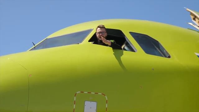 Распаковка самолета Airbus и первый полёт на компании S7 2019 РОССИЯ смотреть онлайн