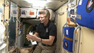 МКС Утренние процедуры Как космонавты бреются